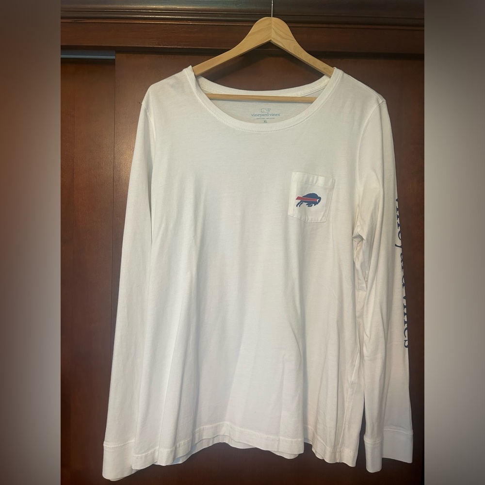 NWOT Buffalo Bills women’s vineyard vines tee